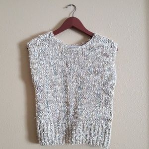 Sleeveless sweater shirt